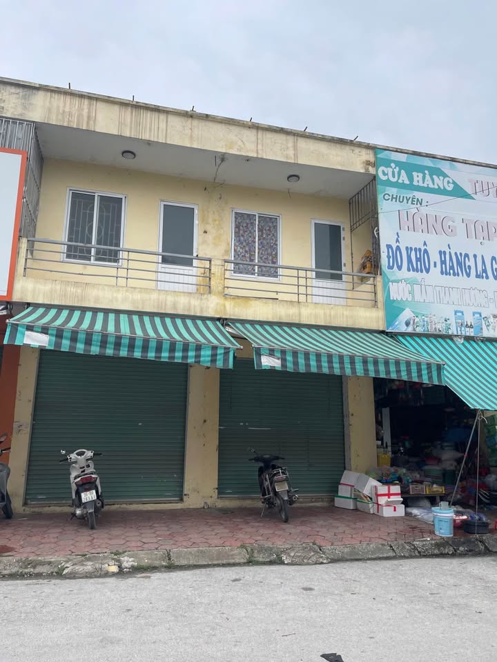 Ki-ot 2 mặt tiền 'hái ra tiền' ngay cổng chợ Quảng Xương, chỉ 800 triệu