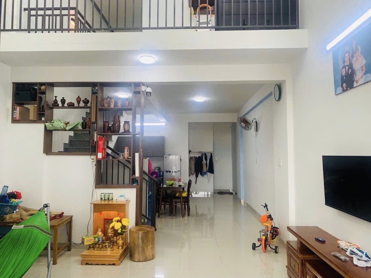 Nhà Nam mát mẻ, hẻm rộng ô tô né nhau, giá yêu thương