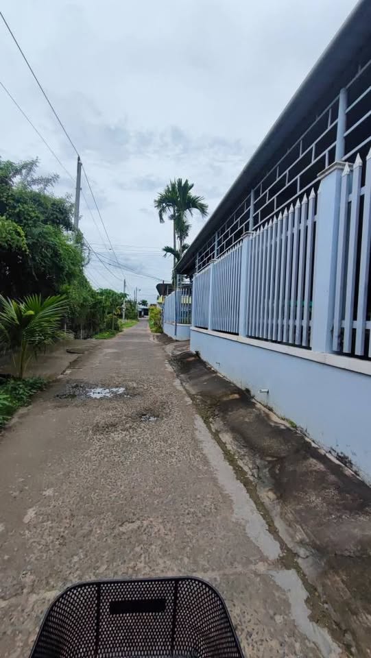 Siêu phẩm nhà 1 trệt 1 lầu, góc 2 mặt tiền siêu đẹp, đường bê tông xe hơi chạy vi vu, nay chủ nhà "bốc hơi" 800 triệu