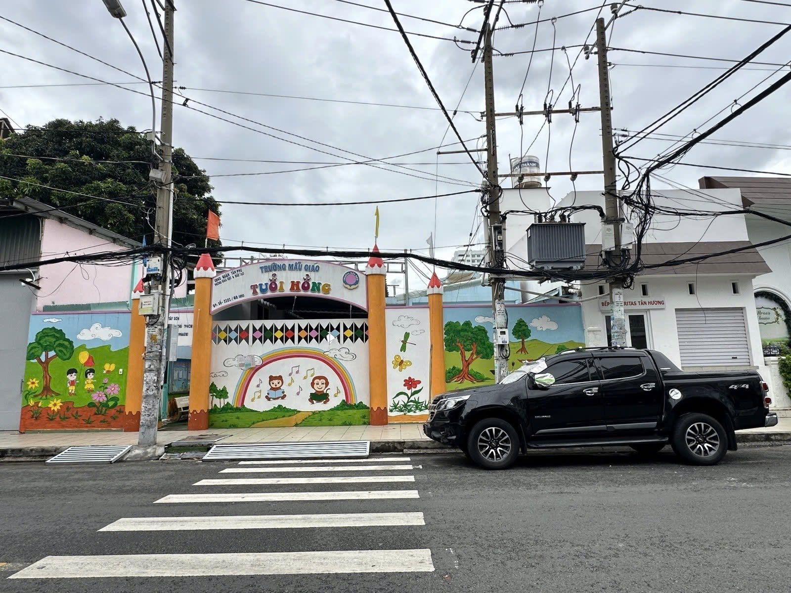 Bán nhà 3 tầng full nội thất cao cấp, hẻm ô tô đường Tây Sơn, phường Tân Quý, quận Tân Phú