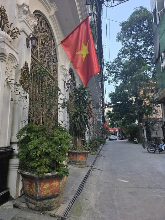 Nhà nằm tại vị trí kinh doanh đắc địa trên phố Tân Mai