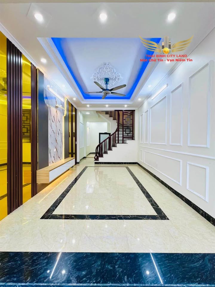 Biệt thự liền kề 4 tầng, ô tô vào tận cửa, sẵn nội thất xịn sò