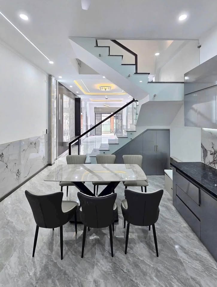 Nhà 1,6 tỷ đẹp lung linh gần chợ Tân Hiệp, Bình Dương sổ sẵn, 3 ngủ, sân xe thoải mái