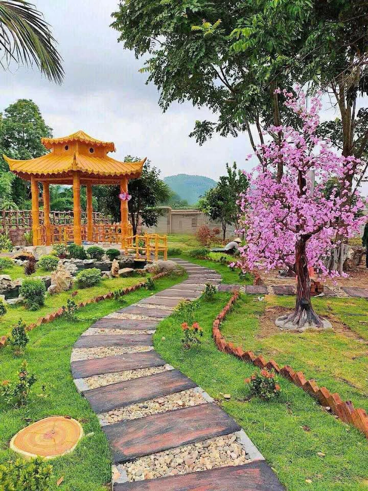 Bán trang trại 2000m2 có villa, nhà mái lá, gần chợ Phú Lâm, Tuyên Quang