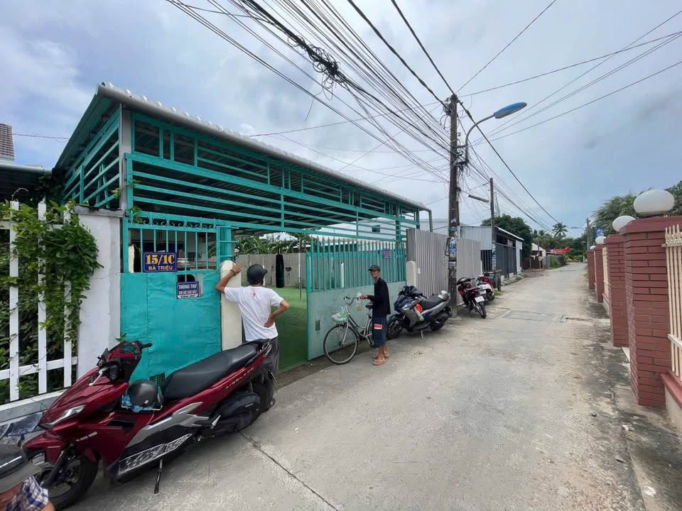 Nhà mặt tiền hẻm Bà Triệu, Rạch Giá, ngang 8m, 2,5 tỷ chốt