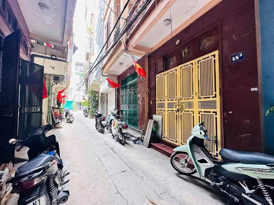 Nhà phân lô Nguyễn Khang 5 tầng, 2 thoáng, ô tô đỗ cửa