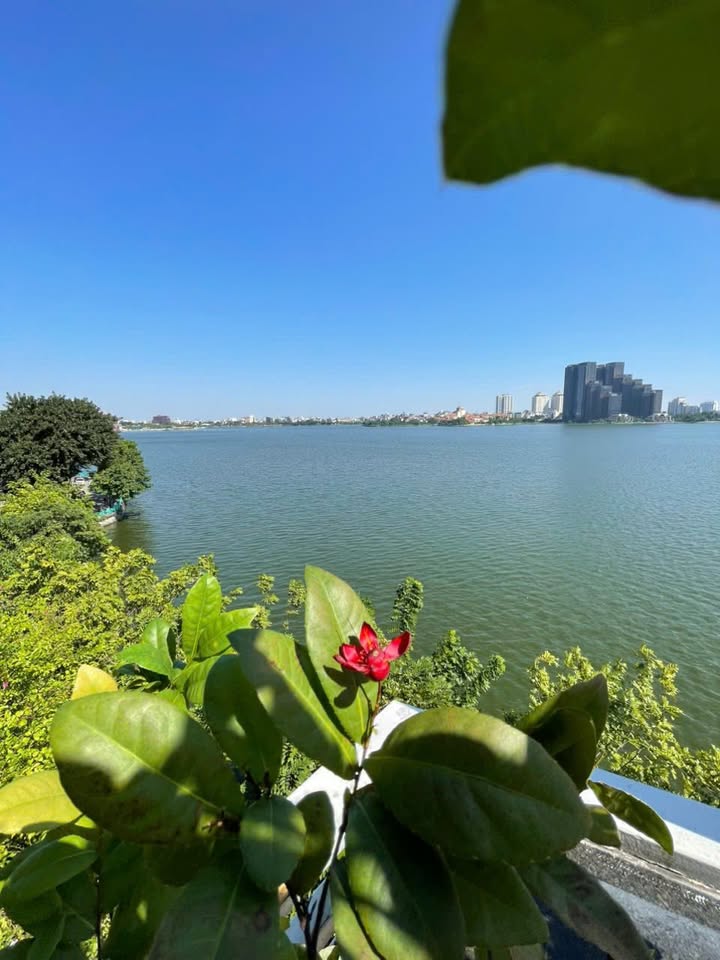 Nhà 5 tầng lô góc 2 mặt tiền - Vị trí vàng Hồ Tây, sẵn sàng đón chủ nhân mới