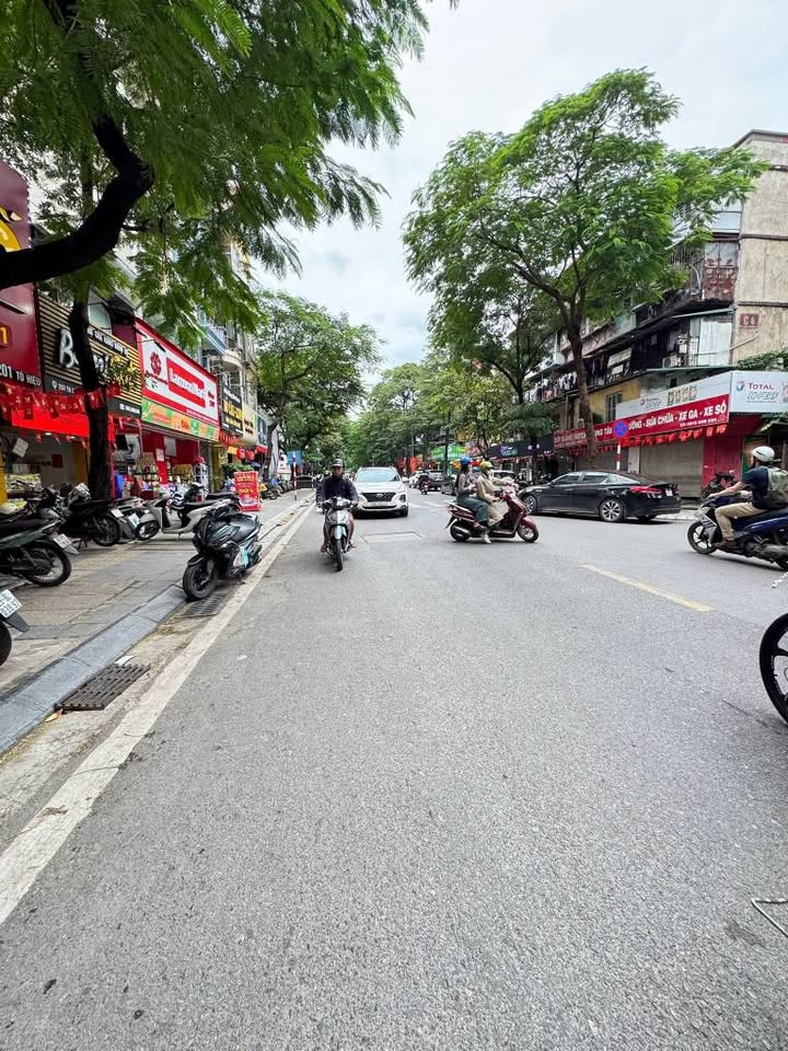 Siêu phẩm mặt phố Lê Văn Hiến, vị trí vàng đắc địa, khu vực sinh viên đông đúc, kinh doanh sầm uất ngày đêm