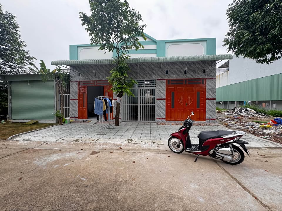 Cặp trọ khu L, Tân Uyên, 10 phòng, thu nhập 20 triệu/tháng, sổ hồng riêng, giá tốt