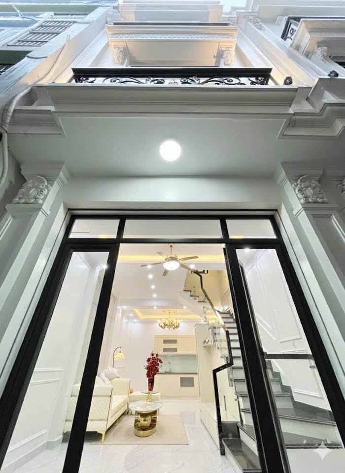 Bán nhà 3.5 tầng, ô tô đỗ cạnh nhà tại 193 Văn Cao, Hải An