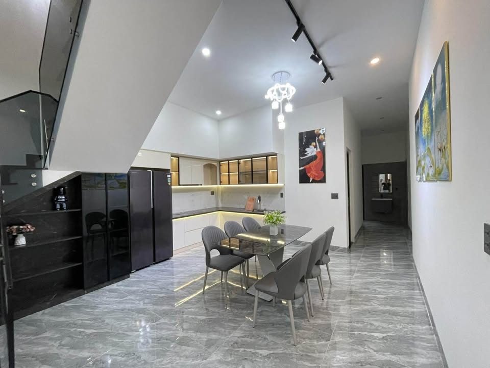 Chào mừng quý vị đến với biệt phủ 3 tầng siêu thoáng, tọa lạc ngay trung tâm Đà Nẵng