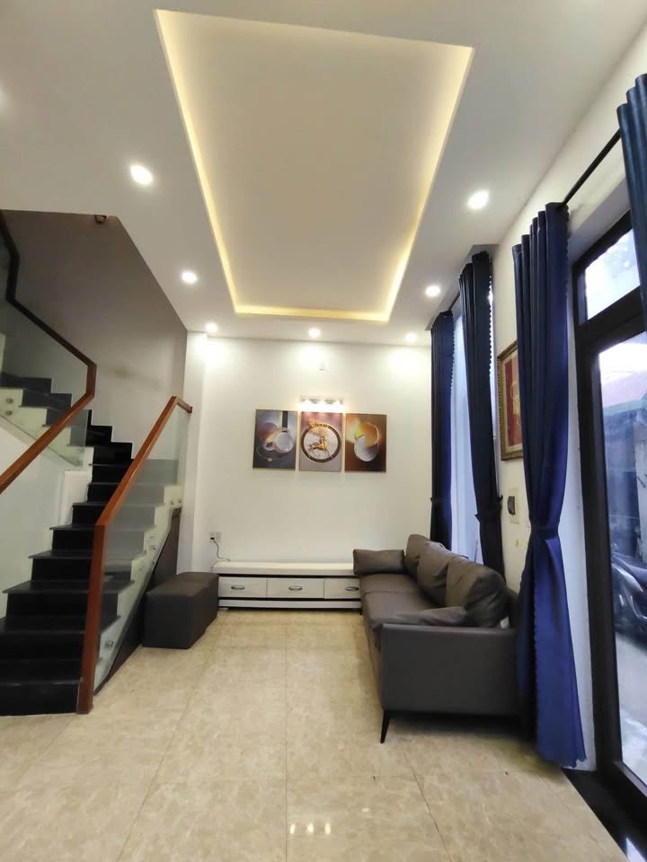 Nhà Hoàng Diệu 3 tầng, lô góc 2 mặt kiệt, 50m², chỉ 3 tỷ, sắm ngay kẻo lỡ