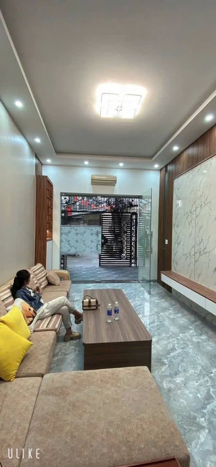 Nhà Lạch Tray 56m2 x 3,5 tầng, sân cổng riêng, kinh doanh đỉnh