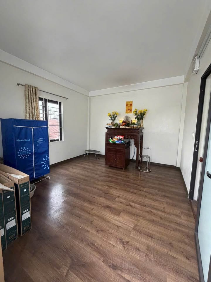 Tọa lạc tại khu vực Đặng Xá, Gia Lâm cũ, Hà Nội