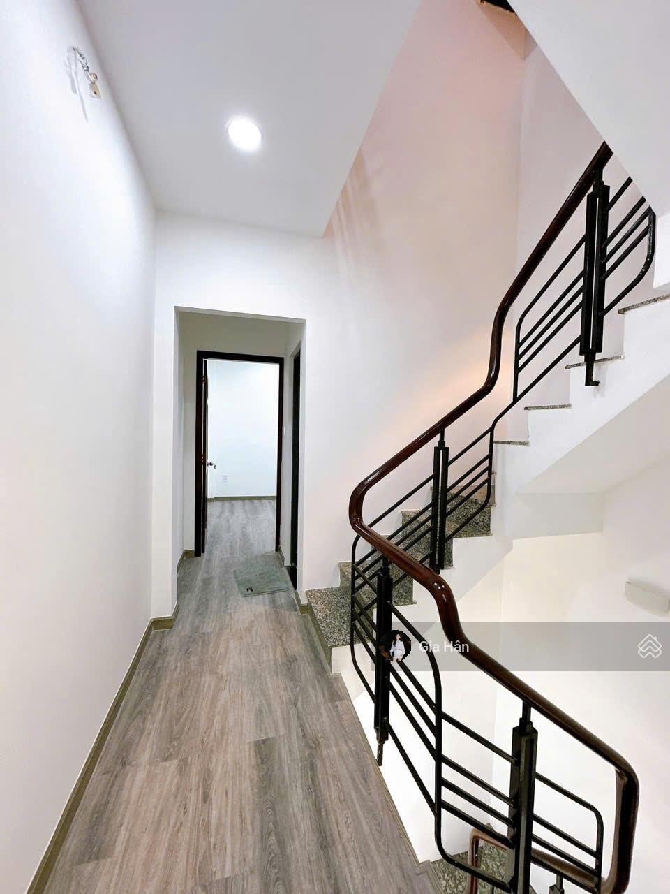 Kẹt lắm mới bán dưới 5 tỷ - Nhà Nơ Trang Long 34.6m², xây 1 trệt 2 lầu. Hẻm 4m, sổ sẵn