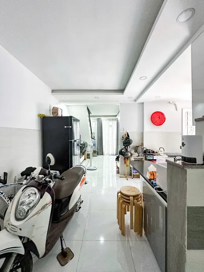 Bán nhà góc 3 mặt thoáng Trần Hưng Đạo, Q1 - Hẻm ô tô vô tận cửa, ở ngay hay cho thuê - chỉ 8,5 tỷ