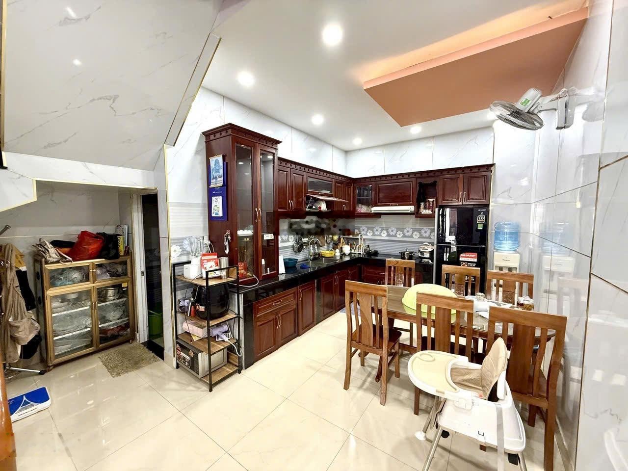 Chủ nhà đi nước ngoài bán nhà MT 1 trệt 2 lầu Nguyễn Thị Lắng Củ chi 126m2 shr