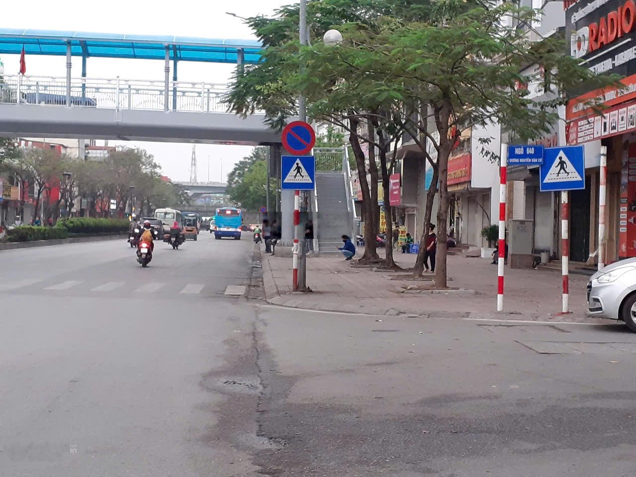 Cho thuê nhà 2 mặt tiền tiện đi lại ngõ 640 đường Nguyễn Văn Cừ, Long Biên, Hà Nội