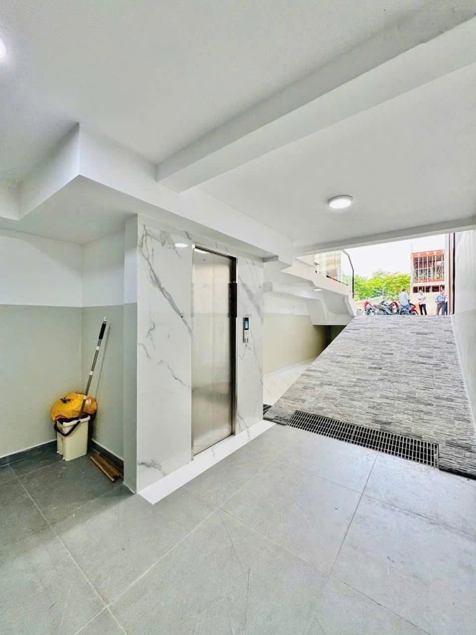 Cần bán gấp nhà phân lô nguyễn oanh p17 gò vấp. giá 3,260 tỷ. dt:4x16, 1t3l, 3pn 4wc. có thang máy.