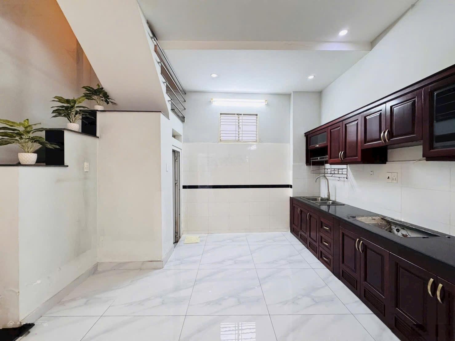 Bán nhà Bình Thạnh 43m2 giá 2 tỷ 350 triệu đường Lê Văn Duyệt, phường 3. Ngay chợ Bà Chiểu.