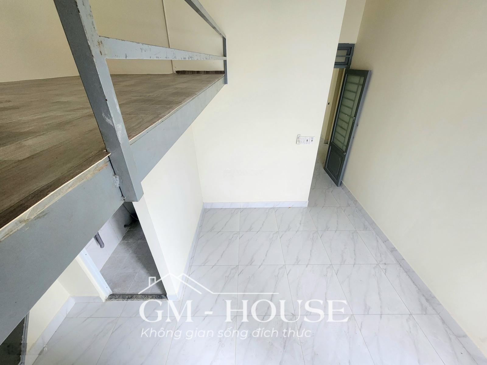 Cho thuê phòng gác 30m2, Lê Văn Sỹ, 4,5 triệu, Phú Nhuận