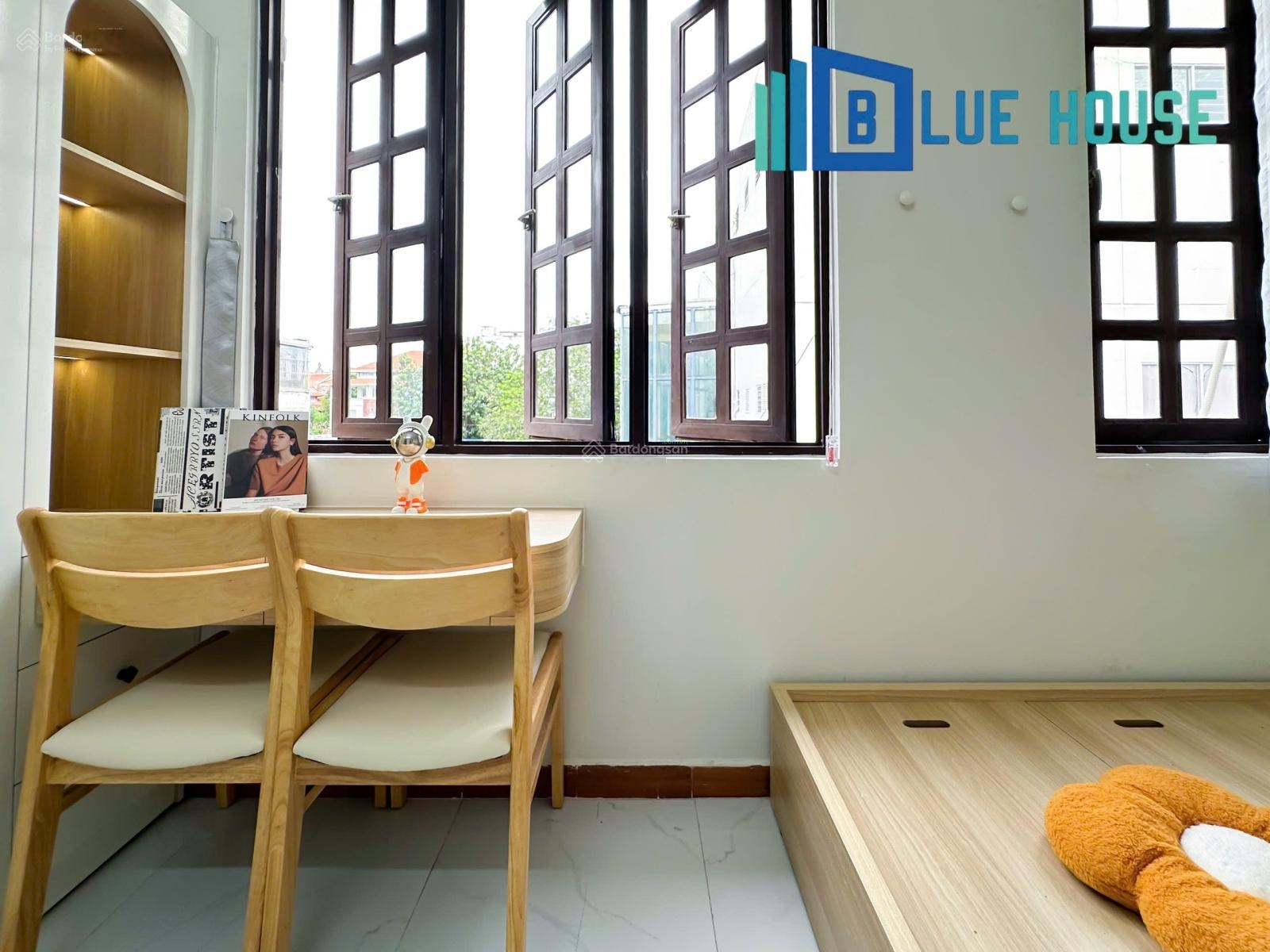 Phòng ban công full nội thất mới tại Phú Nhuận