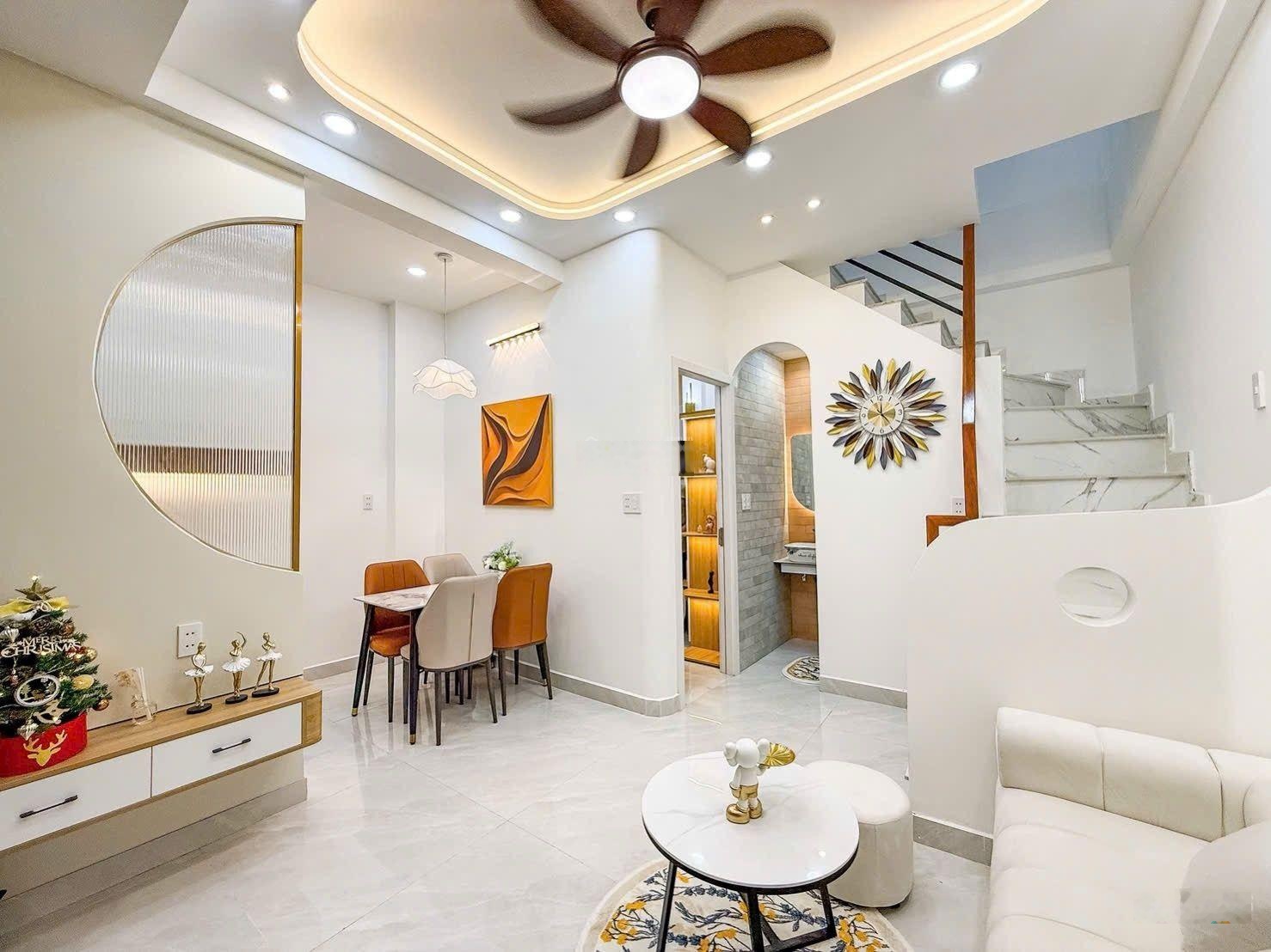 Nhà Đẹp 2 Tầng - 3 Phòng Ngủ - Hẻm Xe Hơi - Phan Văn Trị