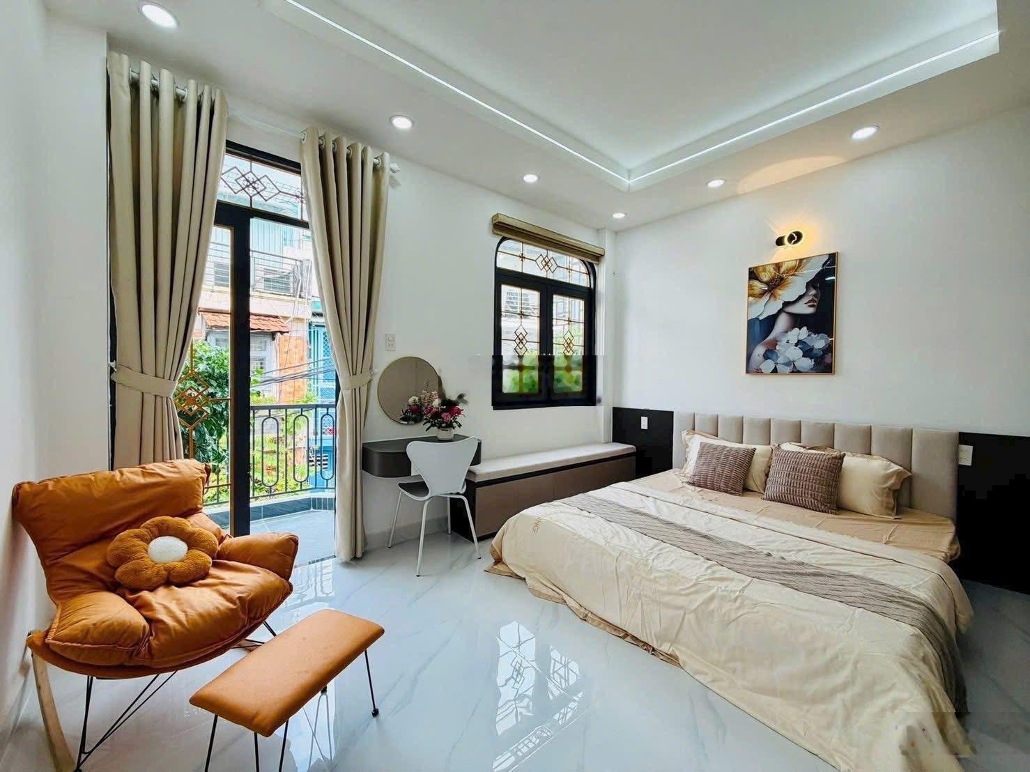 Ngộp bank bán gấp nhà riêng đường Lê Quang Định, p11, Bình Thạnh. Chỉ 4,5tỷ. Hẻm xe hơi