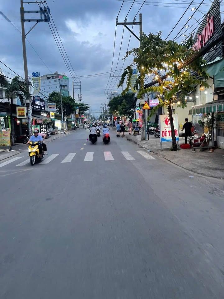 Góc 2 MT (8x20m)160m2 gần bệnh viện ngay chợ Bình Chánh đang cho thuê 25 triệu giá 890 triệu