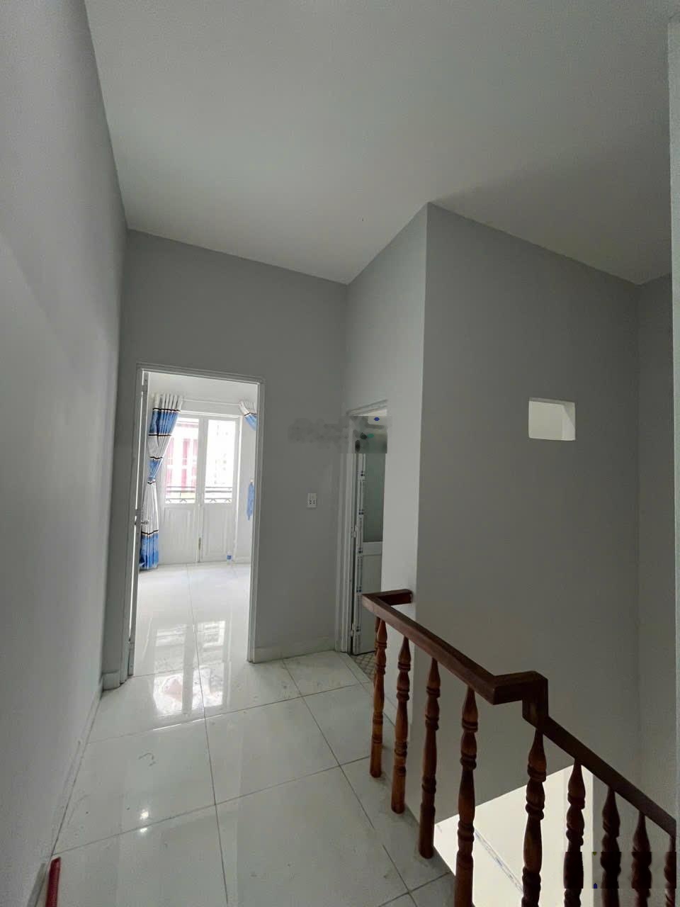 Nhà lầu cần bán 2 phòng ngủ. giá: 520tr