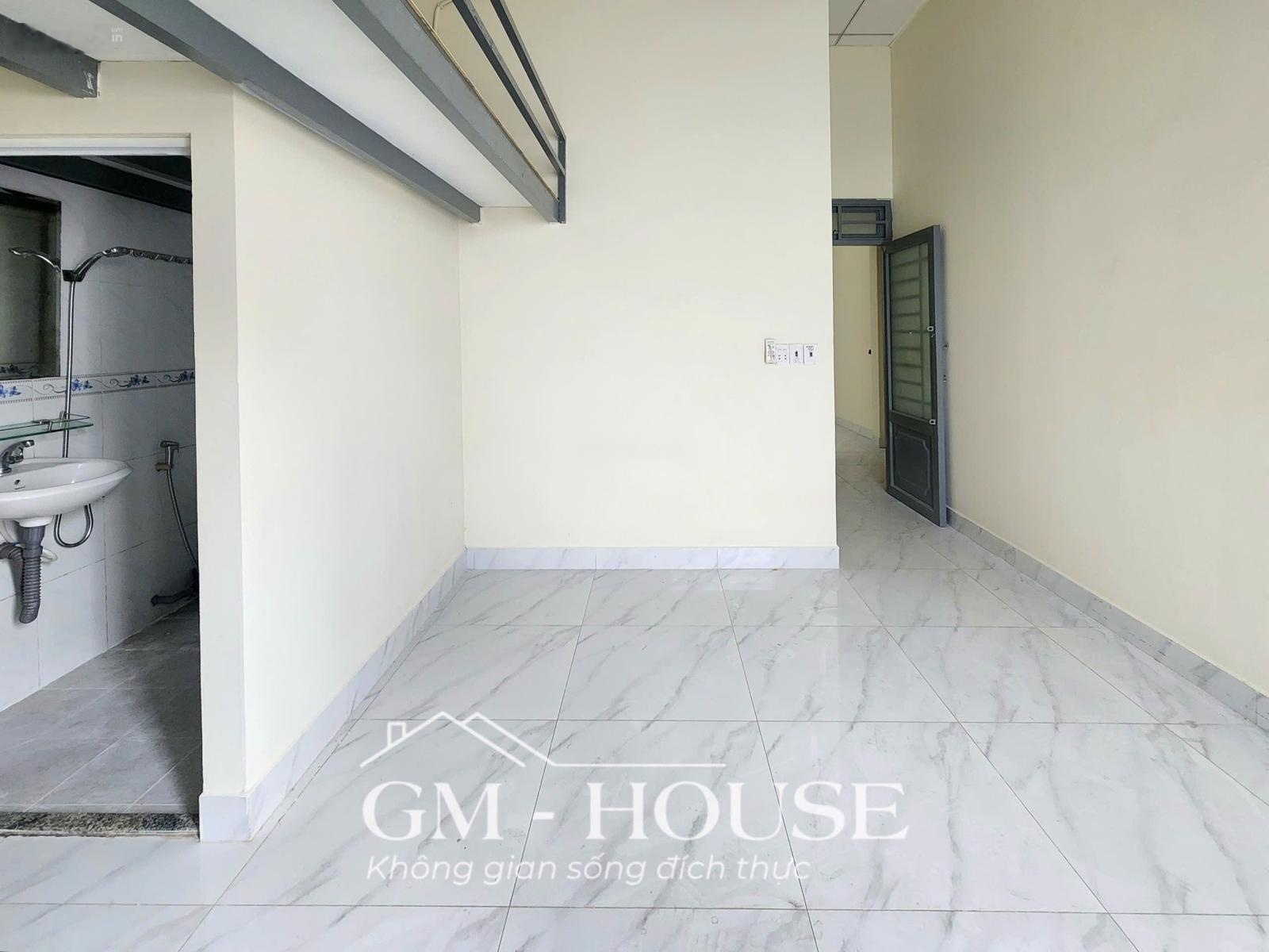 Phòng Gác 28m2 Ban công siu rộng - Máy lạnh - wc riêng ngay Lê Văn Sỹ Thuận tiện