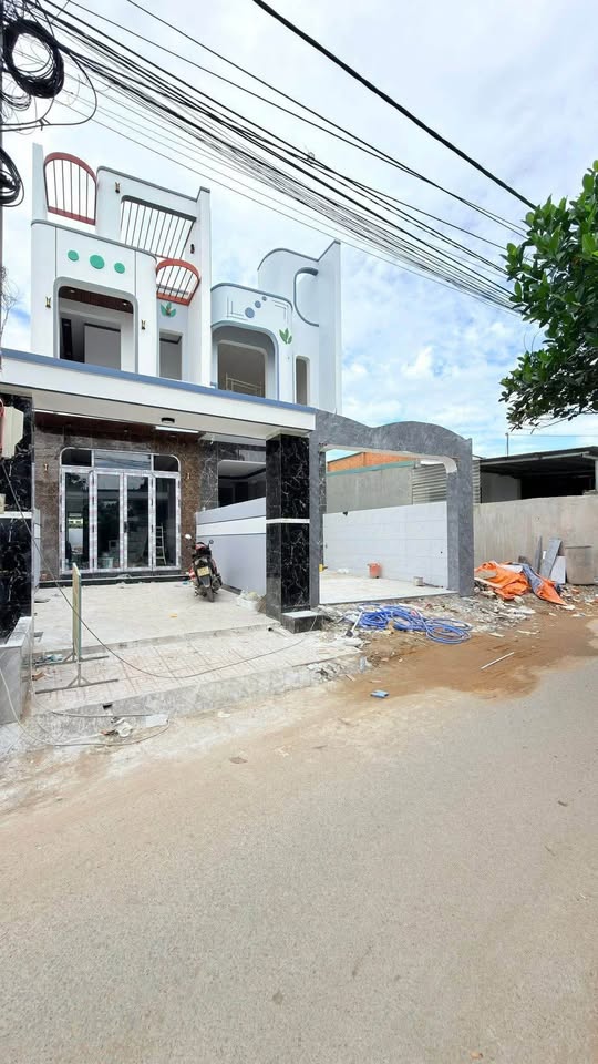 Bán nhà mặt tiền đường nhựa thông, kinh doanh đỉnh, sổ hoàn công, giá chỉ 3.65 tỷ