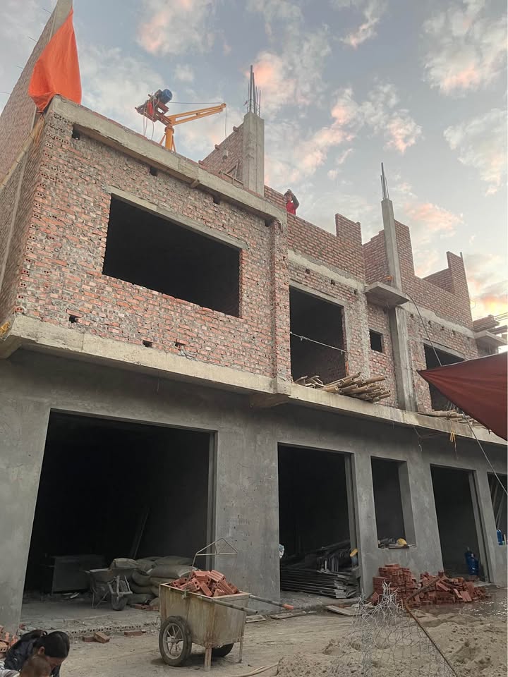 Nhà 3 tầng mới xây gần phố Song Hào, Nam Định - ô tô đỗ cách nhà 30m