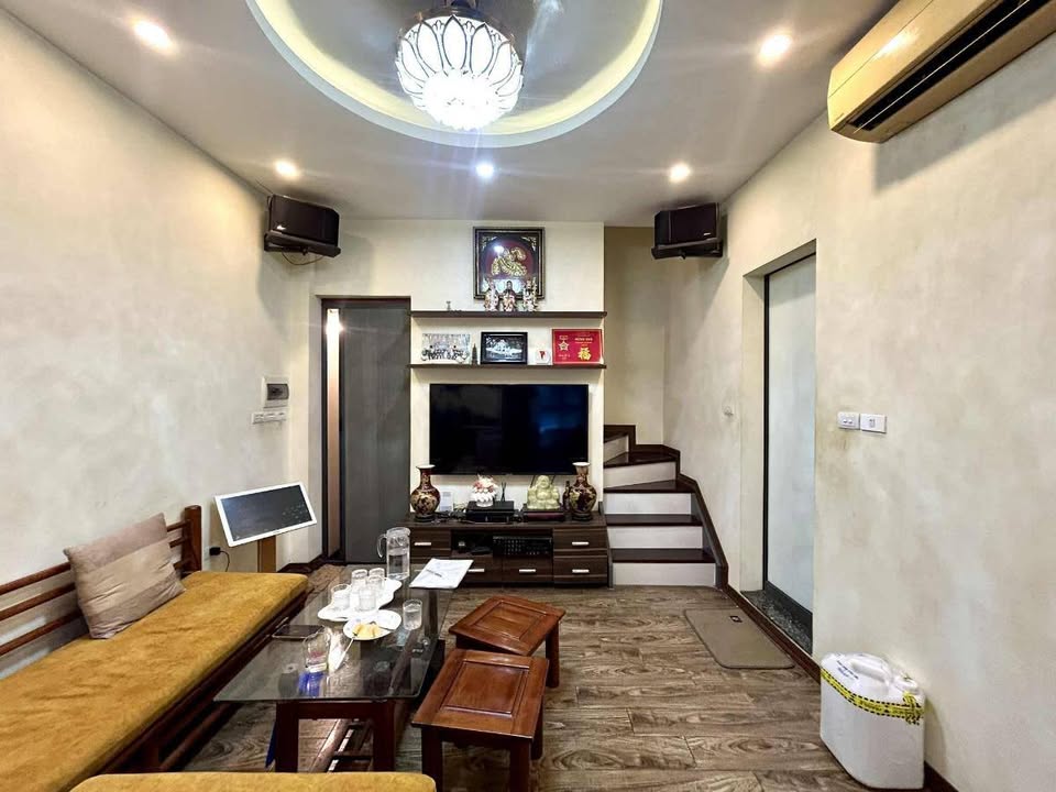 Nhà mặt phố Tạ Quang Bửu - Kinh doanh sầm uất, vừa ở vừa cho thuê hời