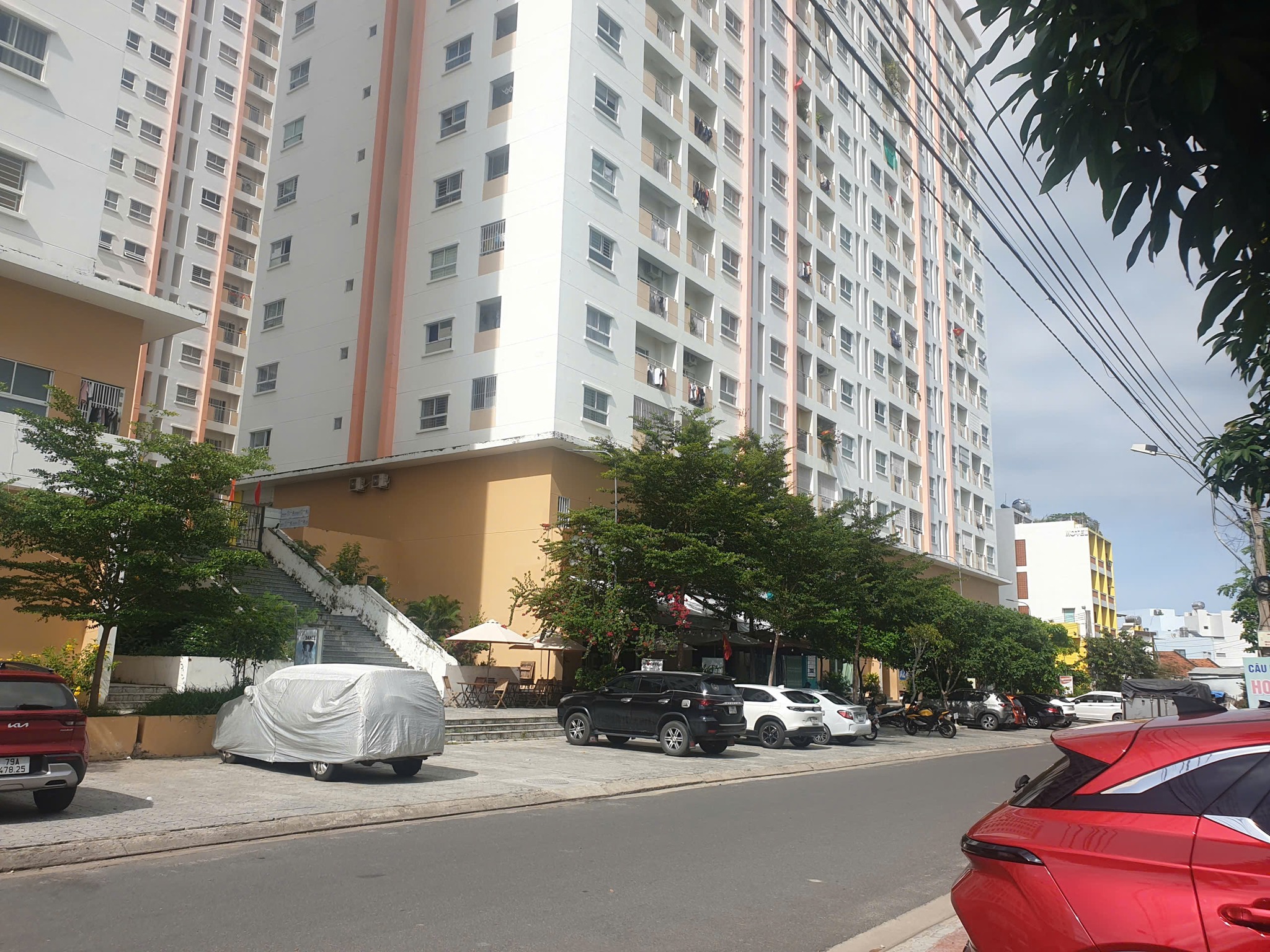 Bán căn hộ góc 69,9m2, 2 phòng ngủ, 2wc tại chung cư Hoàng Quân, Bắc Nha Trang