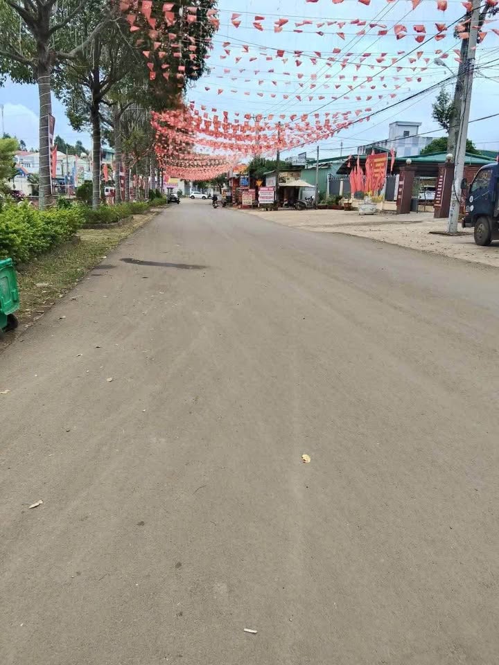 Cơ hội sở hữu ngay lô đất vuông vắn kèm nhà xây kiên cố tại trung tâm Ea Phê, Đắk Lắk