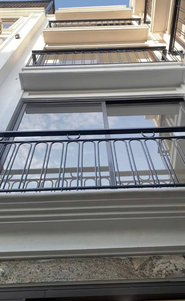 Nhà 5 tầng mới tinh, sổ đỏ sẵn sàng, giá 6,5 tỷ, sống gần Times City, hưởng trọn tiện ích