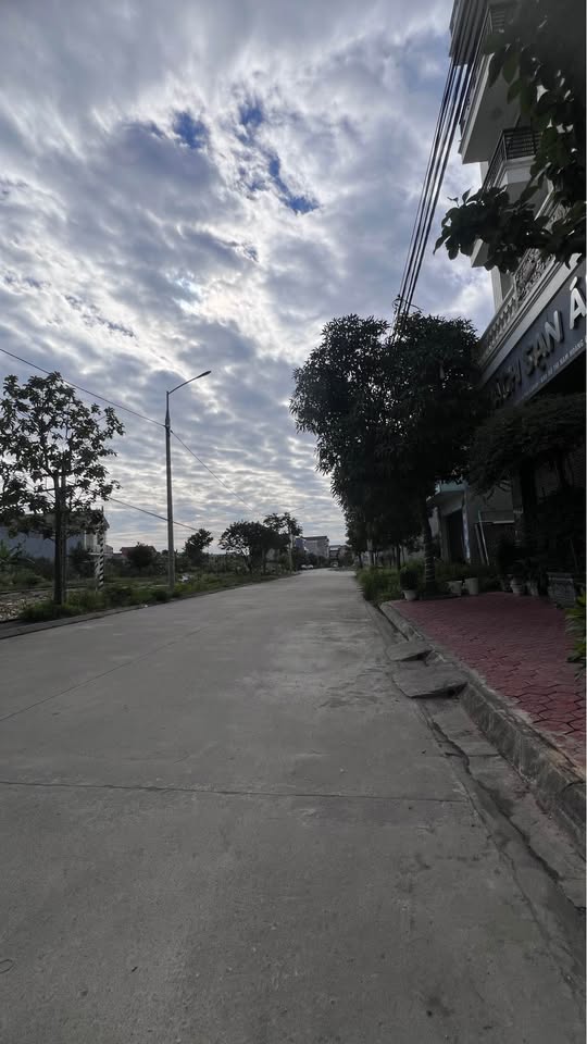 Chính chủ gửi bán lô đất cực đẹp tại Khu đô thị Nam Hoàng Đồng, khu vực đang cực kỳ đông dân cư và sầm uất