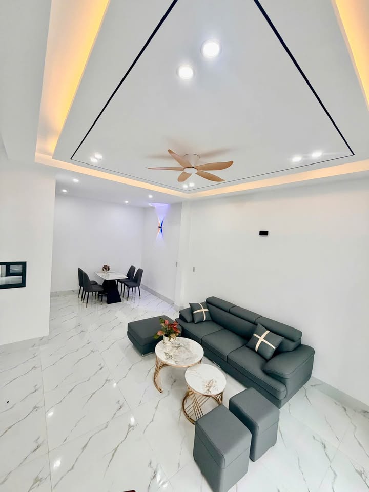 Nhà 2 tầng kiệt ô tô Vũ Ngọc Phan, Huế - Đón nắng Đông Nam