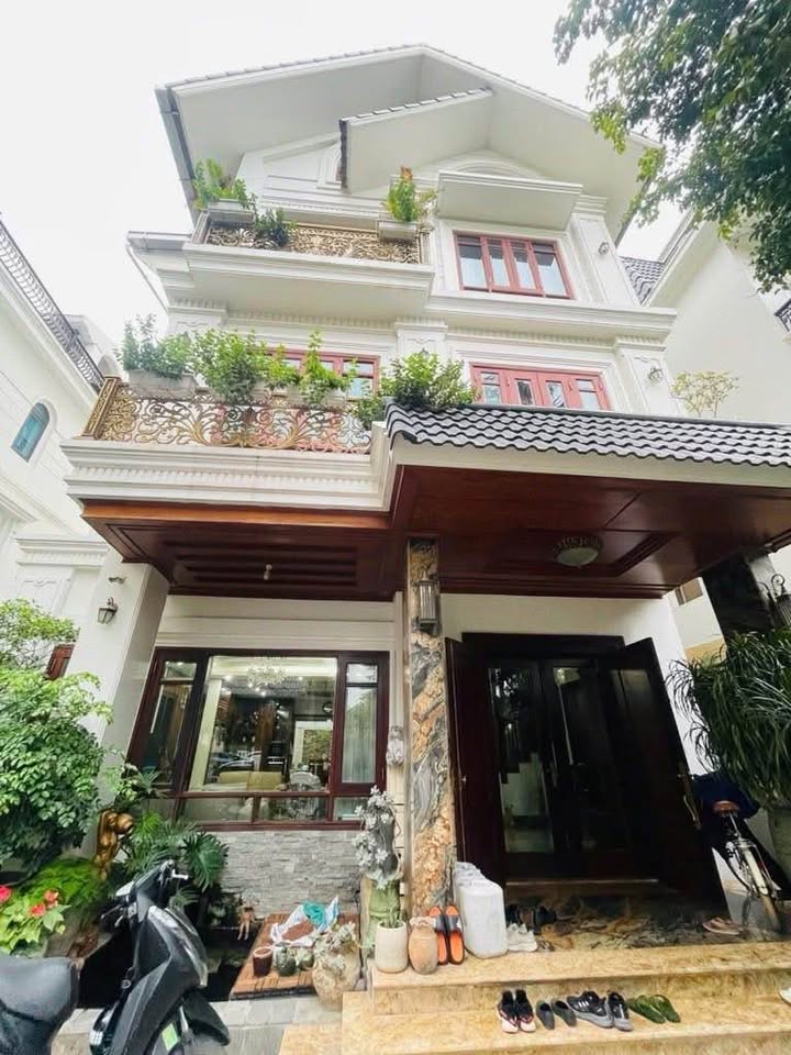 Biệt thự Resco Phạm Văn Đồng, mặt tiền 13m, thang máy, nội thất đỉnh, giá siêu hấp dẫn