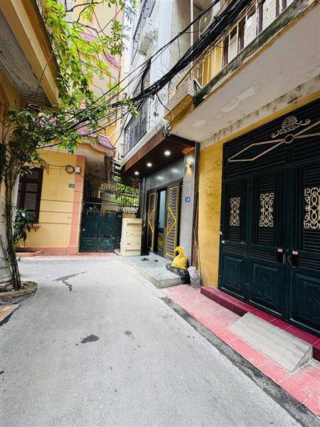 Nhà 6 tầng thang máy, lô góc Nguyễn Trãi thoáng đãng, xe ba gác lượn lờ, ô tô tránh vèo vèo