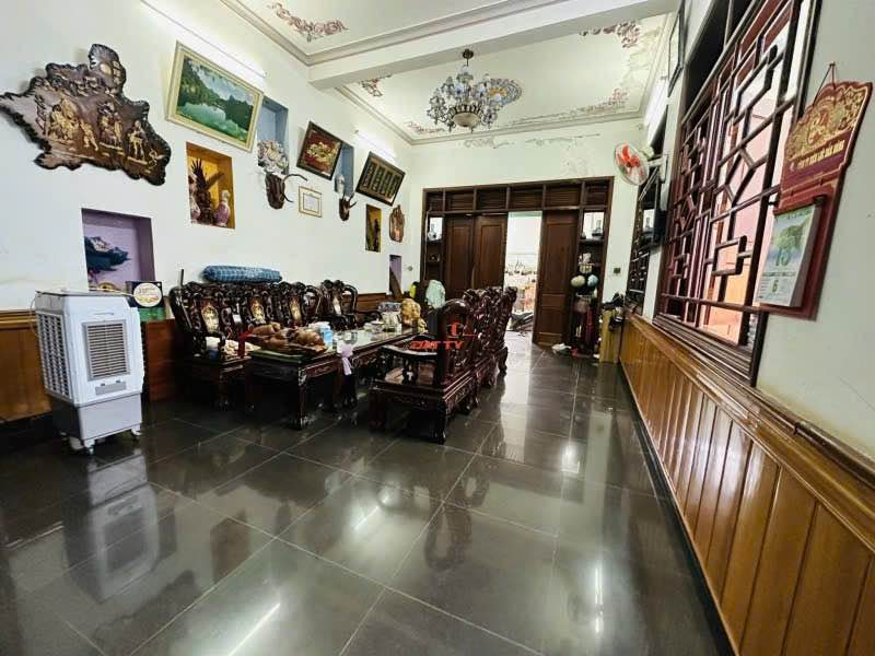 Cho thuê nhà 1 mê kiot mặt tiền Quang Trung, Buôn Ma Thuột 9m x30m