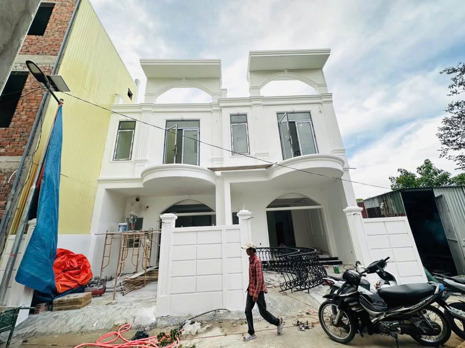 Biệt thự 2 tầng Huế - 3 ngủ, sân gara ô tô, sổ hồng hoàn công