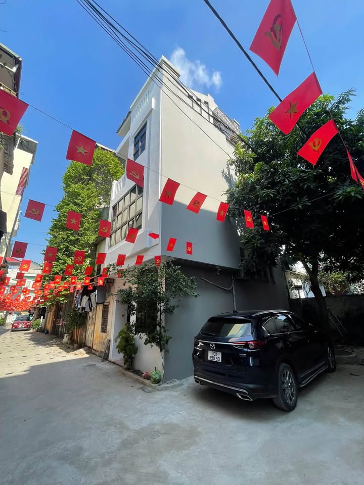 Nhà lô góc Phú Diễn, ô tô tránh nhau vèo vèo, gần hồ điều hòa, sổ đỏ trao tay