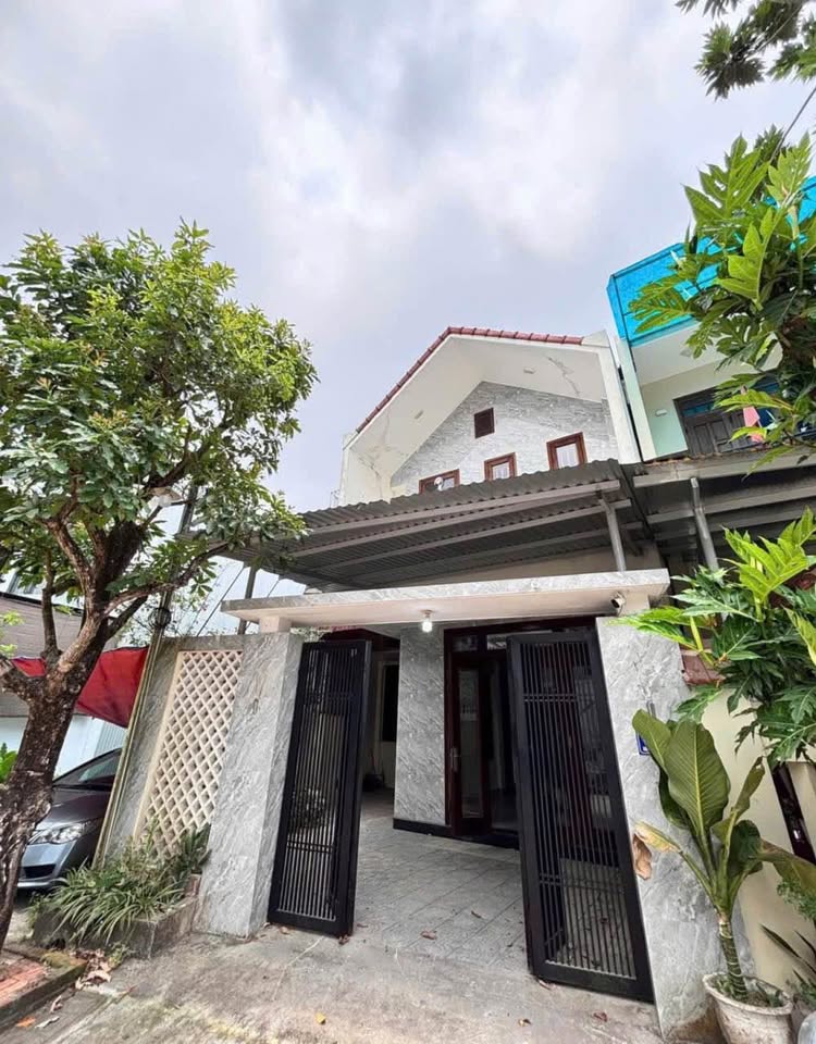 Nhà 2 tầng gỗ xịn, 101m² sổ hồng chính chủ tại Huế