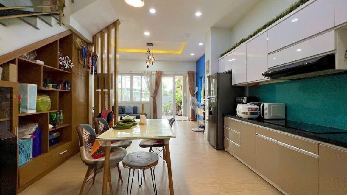 Một căn nhà phố tuyệt đẹp với diện tích 5m x 15m, được trang bị, sẵn sàng đón bạn vào ở ngay