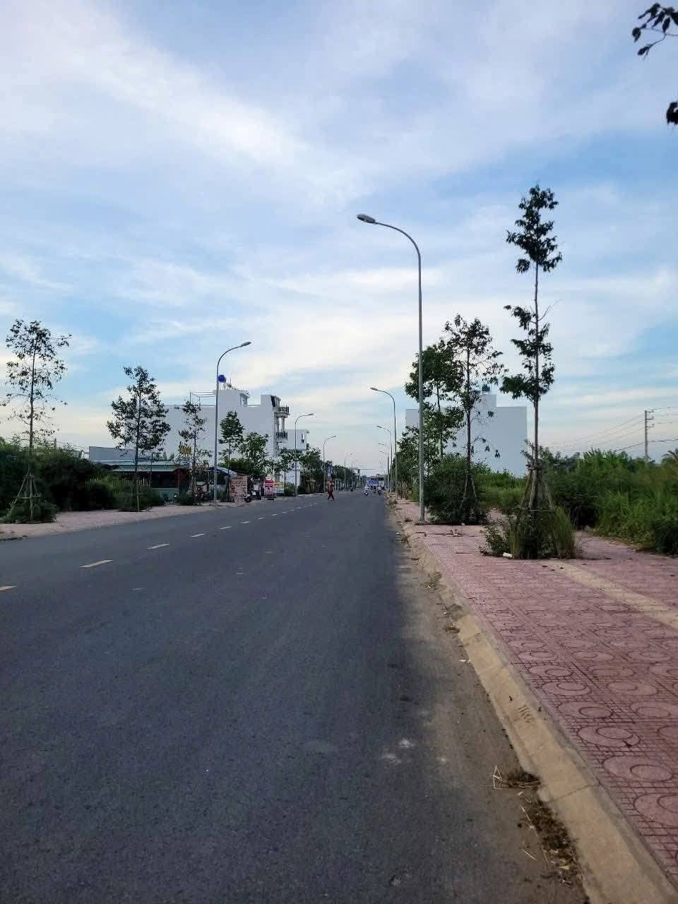 Bán đất mặt tiền Nguyễn Trãi, Gò Công, kinh doanh sầm uất, giá tốt