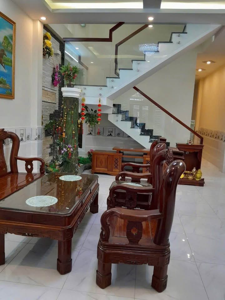 Nhà 1 trệt 2 lầu, hẻm ô tô 5m ngang, 125m2 sổ riêng - Vũng Tàu