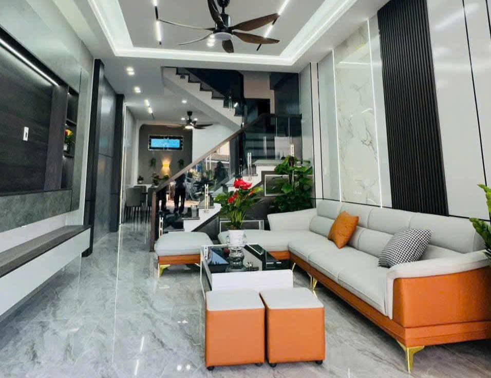 Phân lô Trung Kính, 35m2, 5 tầng, 3 ngủ, giá nhỉnh 9 tỷ