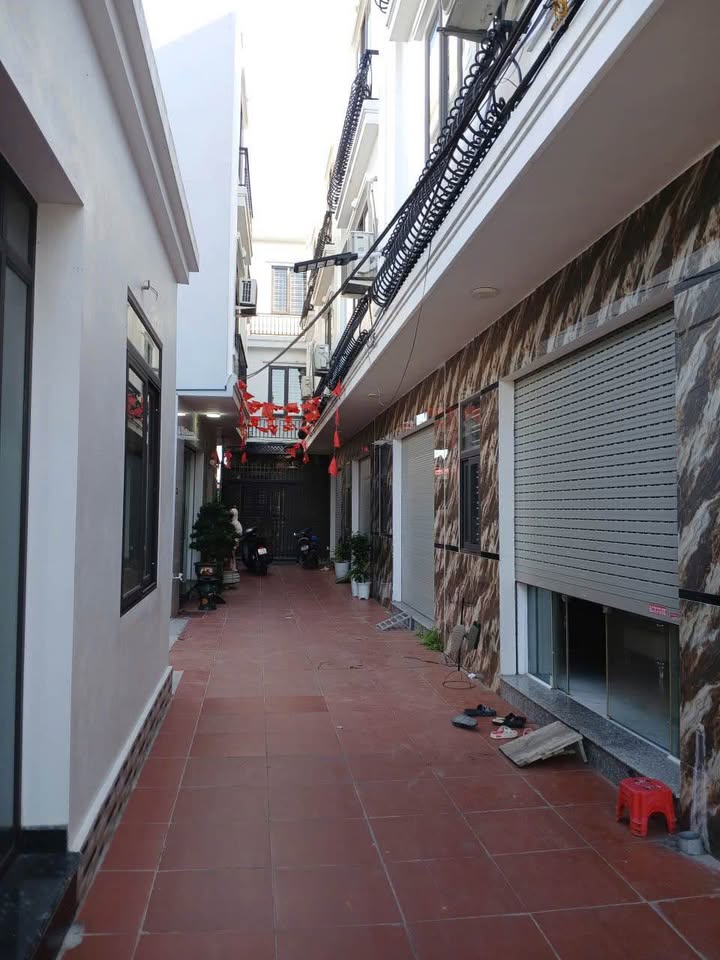 Nhà 3 tầng Vọng Hải 41m² hướng Nam, sát mặt đường, giá mềm 1.8 tỷ